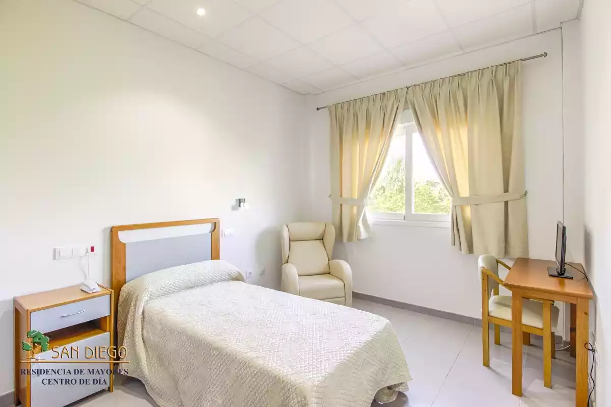 habitación cómoda y segura para mayores en Talavera