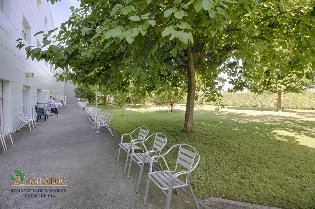 jardín residencia para mayores en Talavera de la Reina