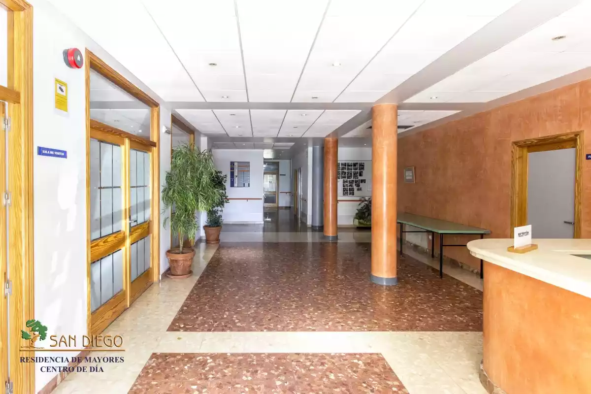 entrada administración residencia geriátrica